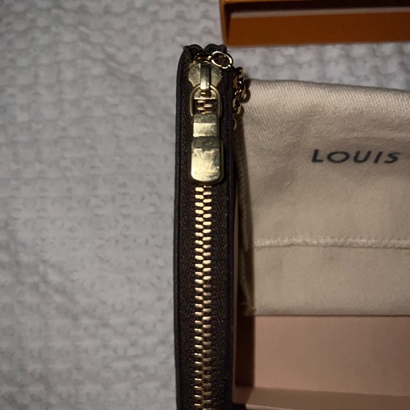 Authentic Louis Vuitton key pouch - Picture 2 of 4
